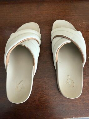 Women's Cream Slide Sandals with Knotted Strap